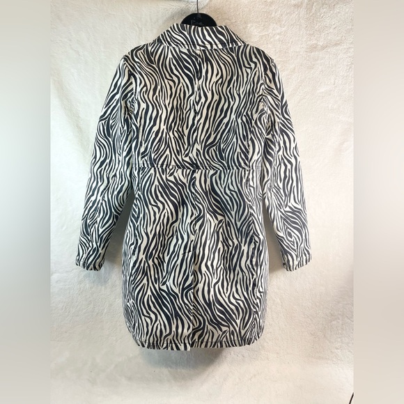 Y2K Old Navy Mid Weight Canvas
100% Cotton Zebra Trench Coat size L - Picture 5 of 7